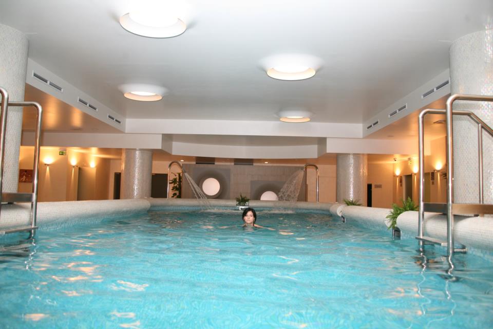 Spa by Algotherm: swimming pool with hydromassage